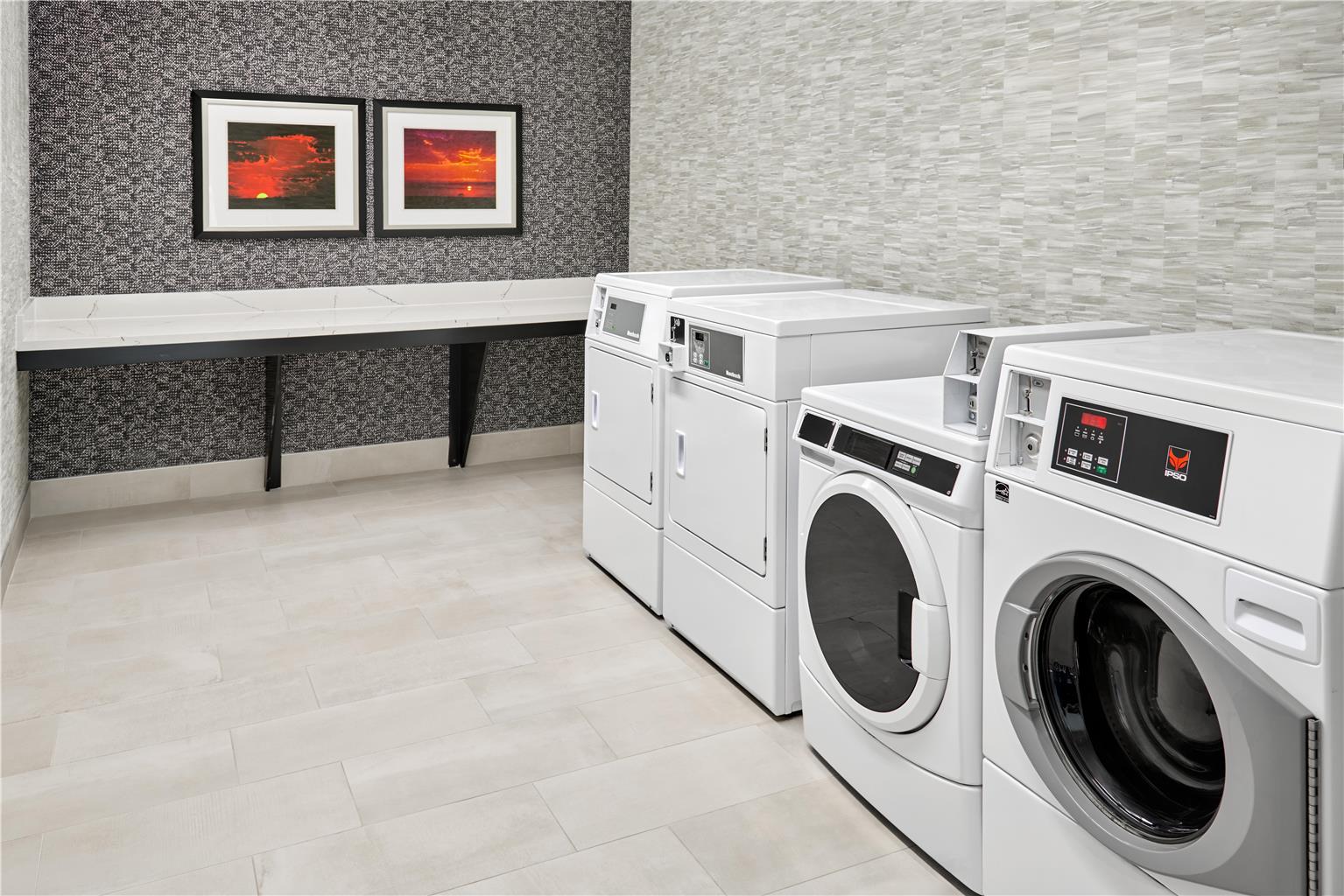 Hampton Inn Vernon Image