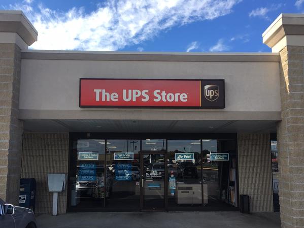 Facade of The UPS Store Marshfield