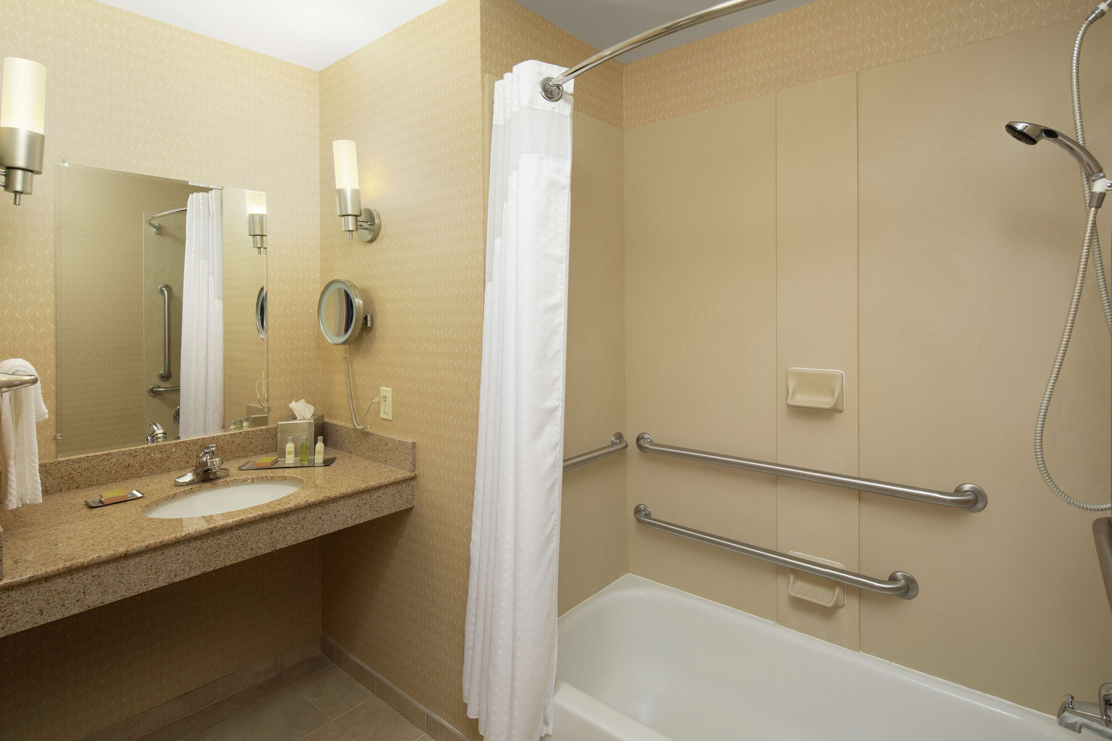 Guest room bath