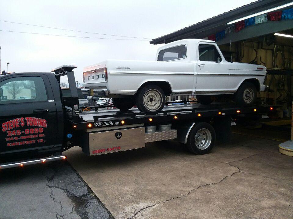 Steve's Towing Photo