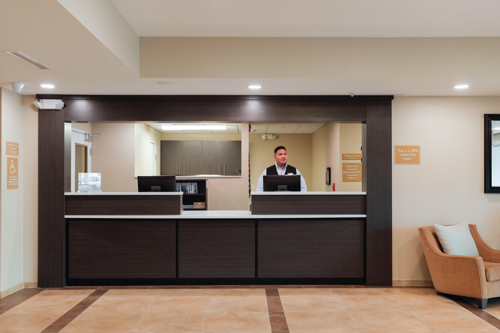 Candlewood Suites Lenexa - Overland Park Area Photo