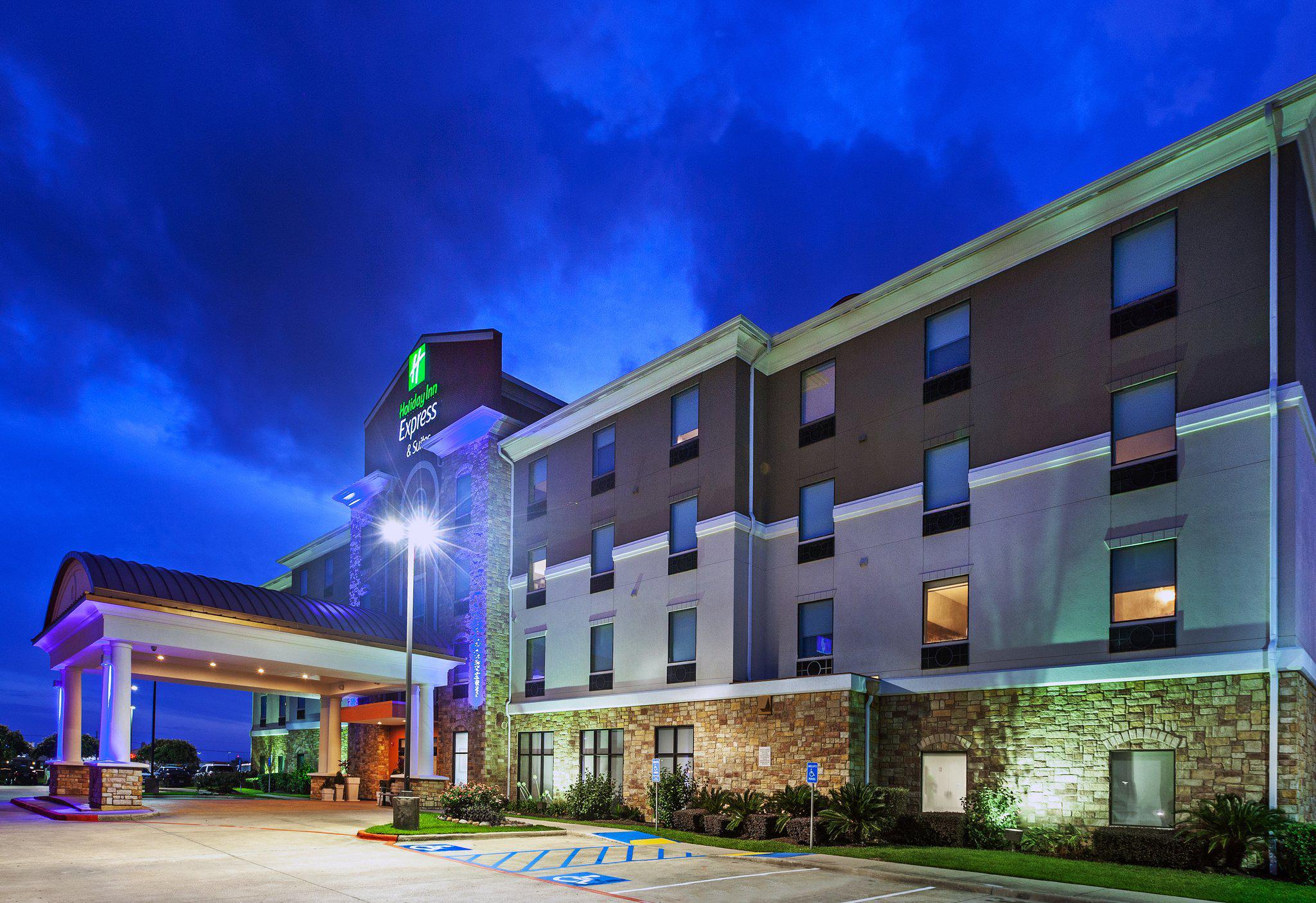 Holiday Inn Express & Suites Port Arthur Central-Mall Area Photo