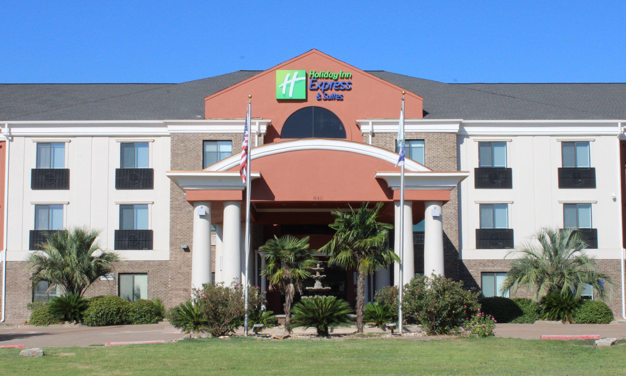 Holiday Inn Express & Suites Fairfield-North Photo