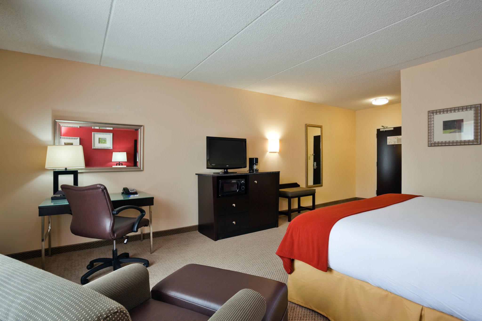 Holiday Inn Express & Suites Kodak East-Sevierville Photo