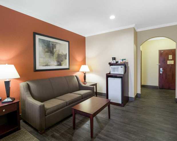Images Comfort Suites