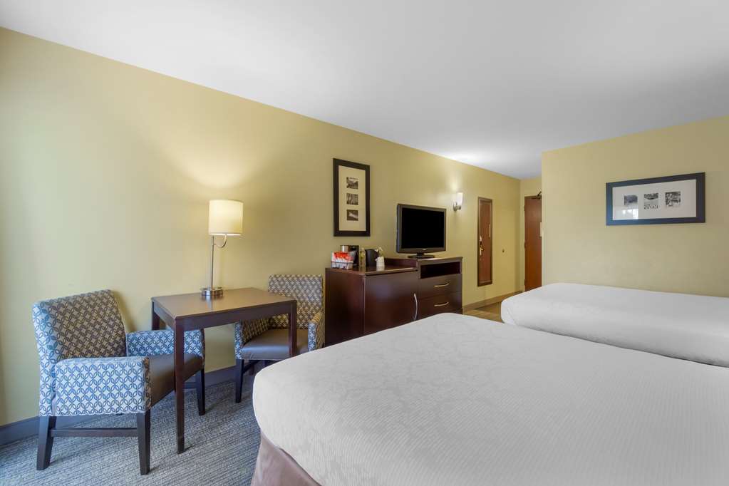 Best Western Plus Plaza by the Green Image