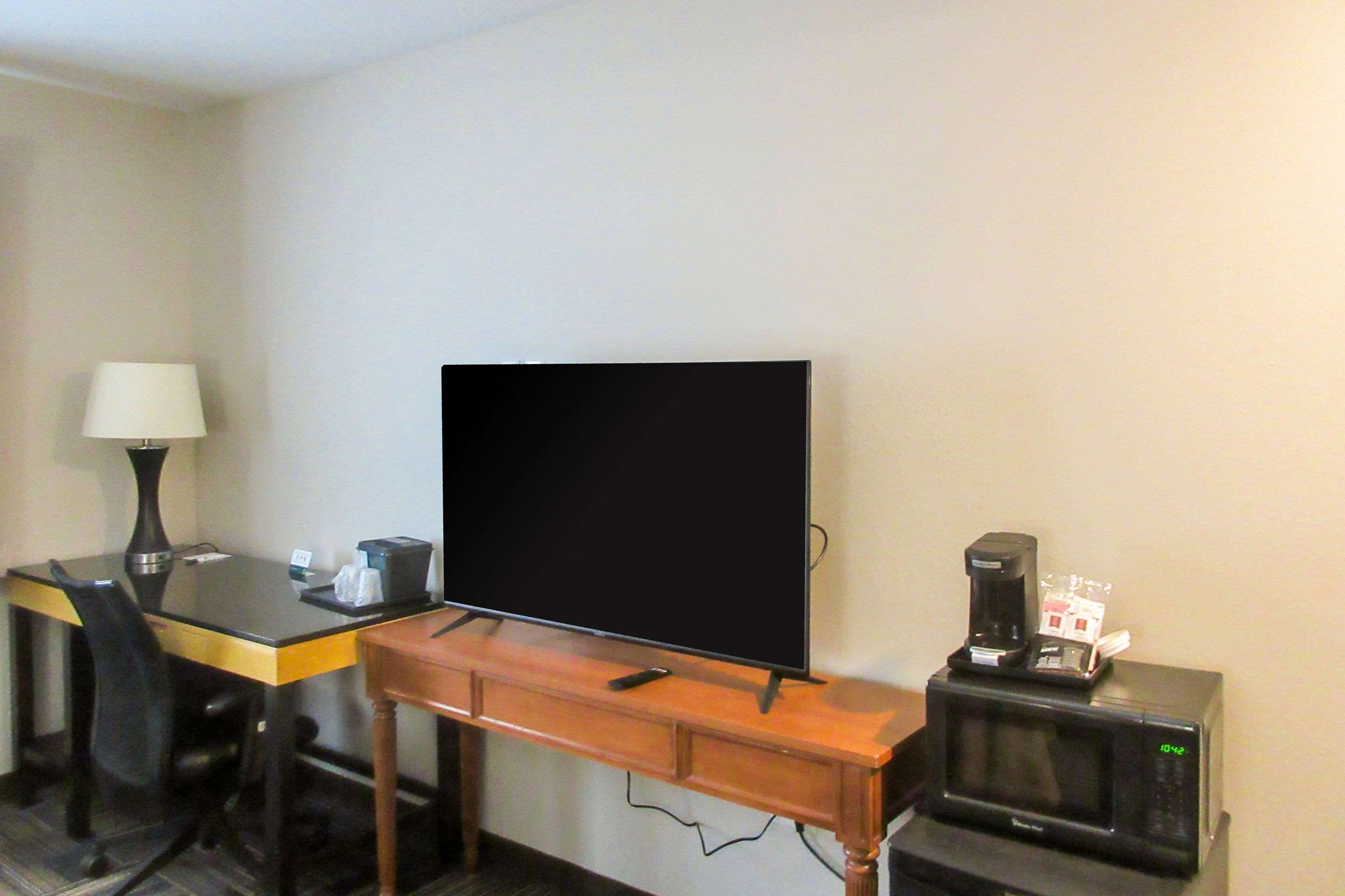 Quality Inn & Suites Evansville Downtown Photo