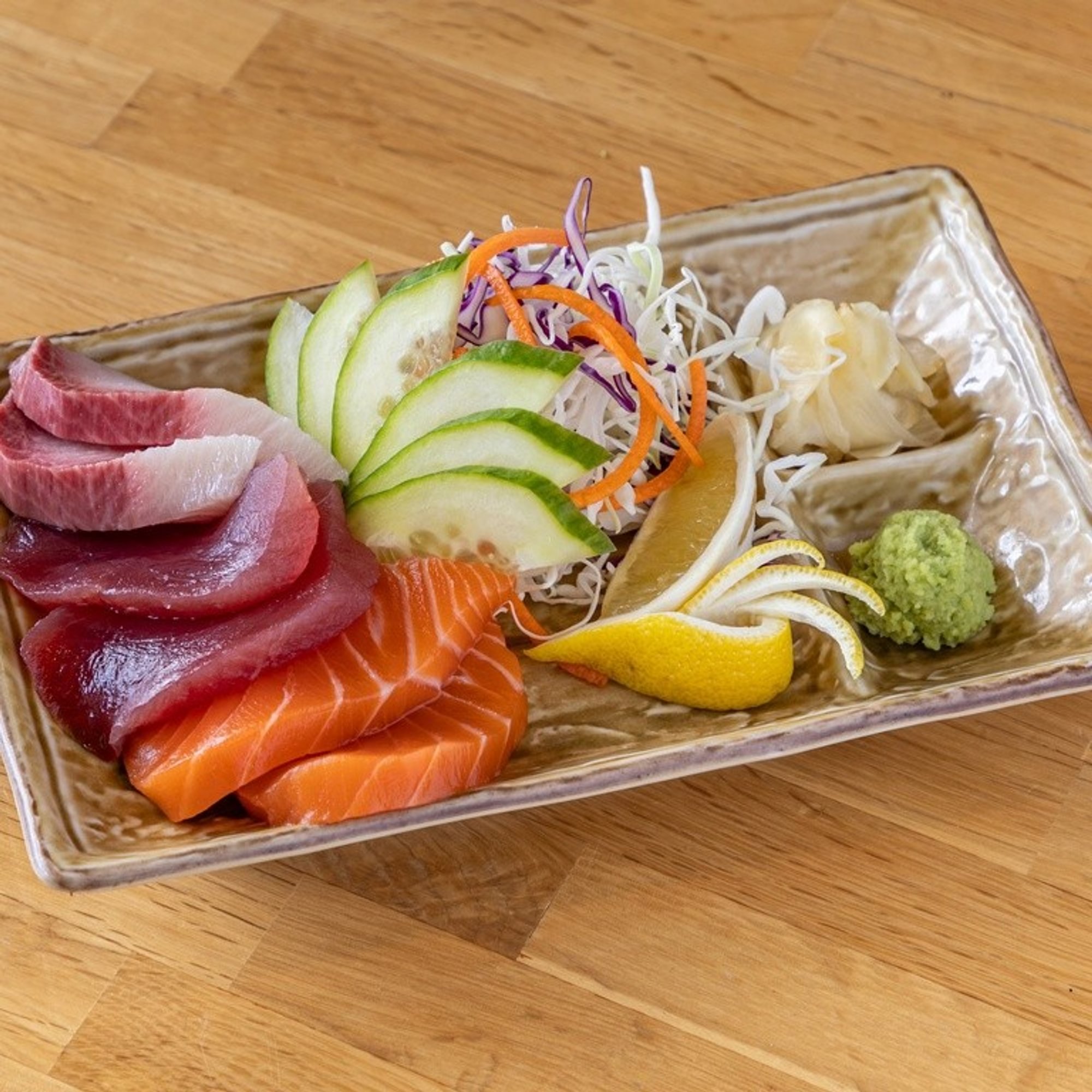 Sashimi Deluxe (6 Pieces Chef's Choice)