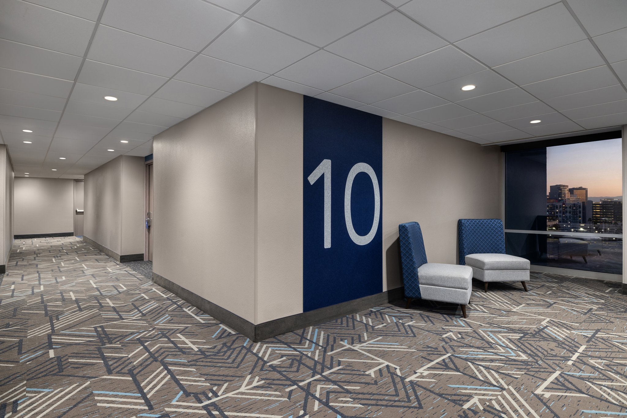 Holiday Inn Express & Suites Phoenix - Midtown by IHG Image