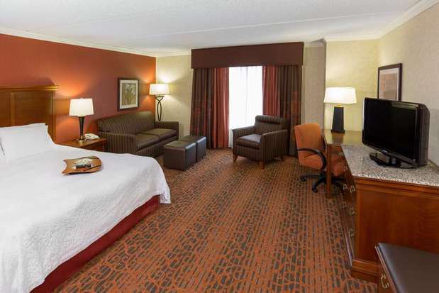Images Hampton Inn & Suites Cleveland-Beachwood