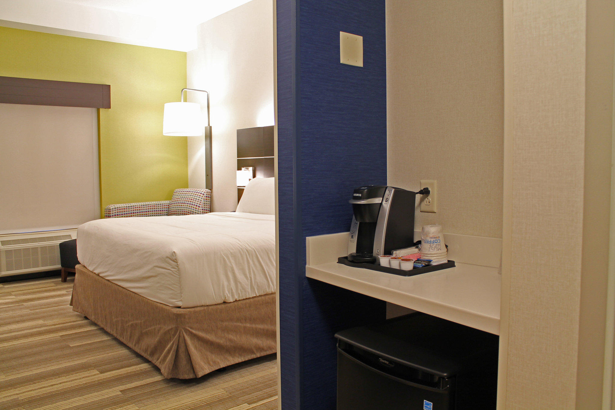 Holiday Inn Express & Suites St. Louis South - I-55 Photo