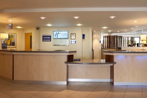 Images Holiday Inn Express Cardiff Airport