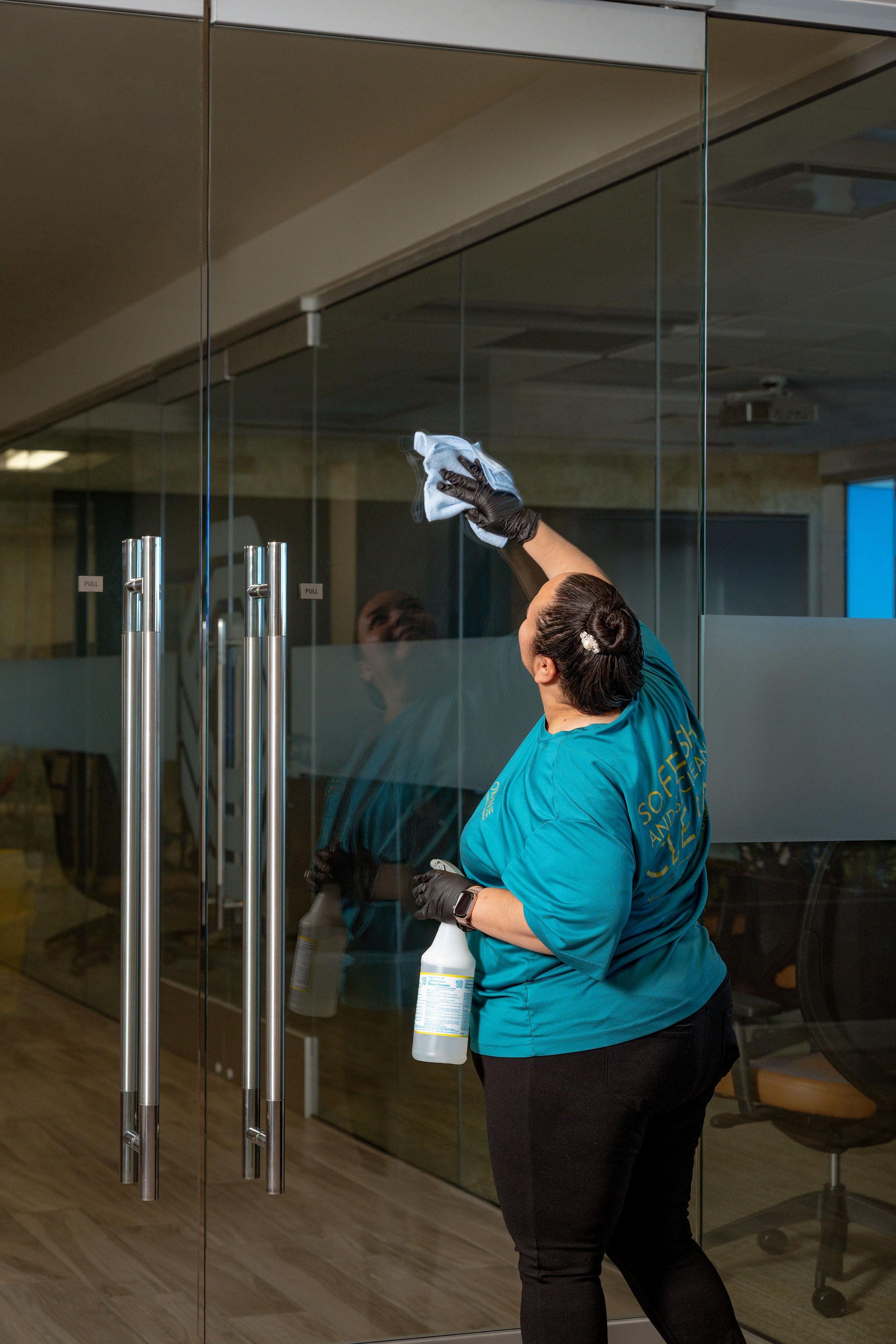 Oranje Commercial Janitorial in Phoenix Image