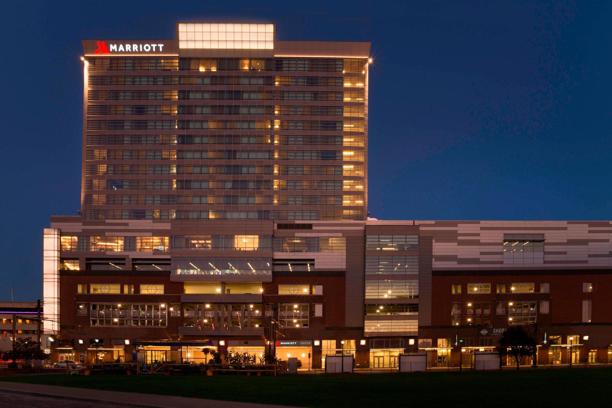 Buffalo Marriott at LECOM HARBORCENTER Photo