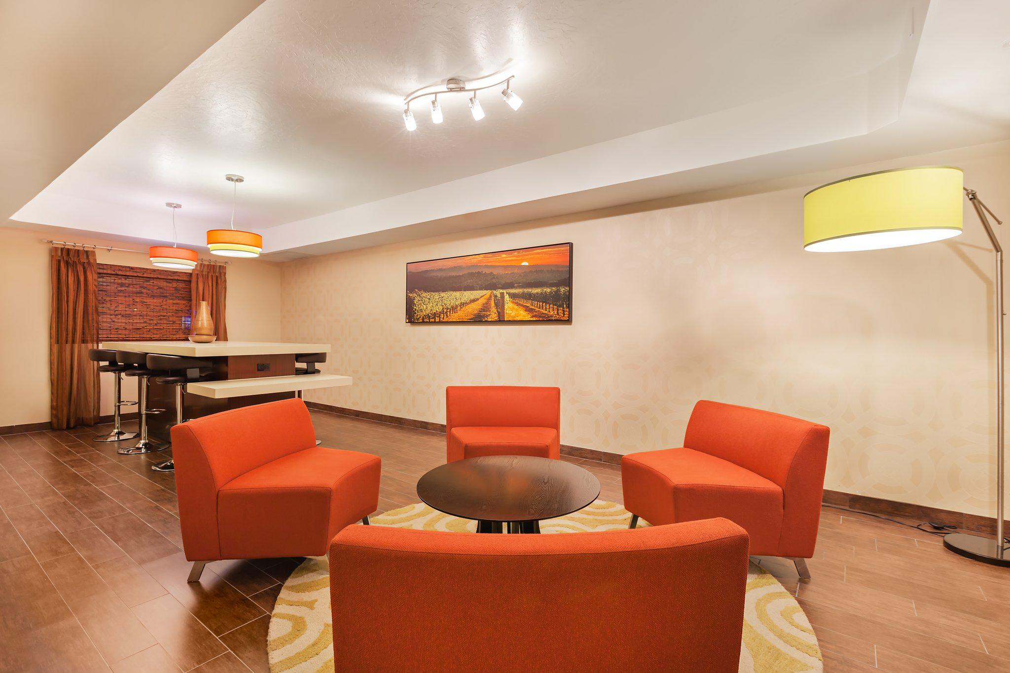 Holiday Inn Express & Suites San Jose-Morgan Hill Photo