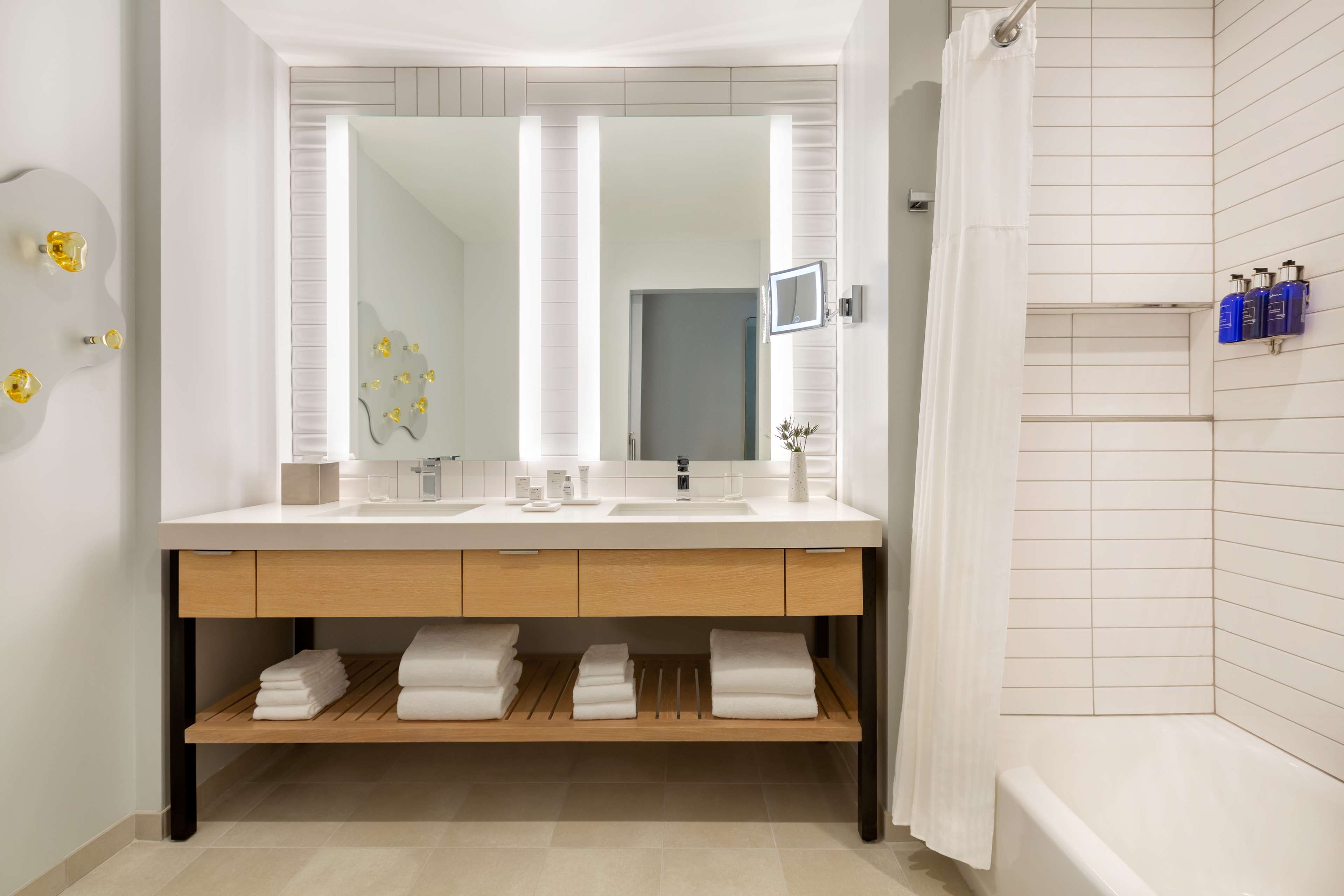 Guest Bathroom with Tub