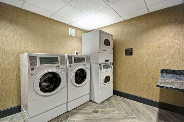 Images Hampton Inn & Suites Detroit/Warren