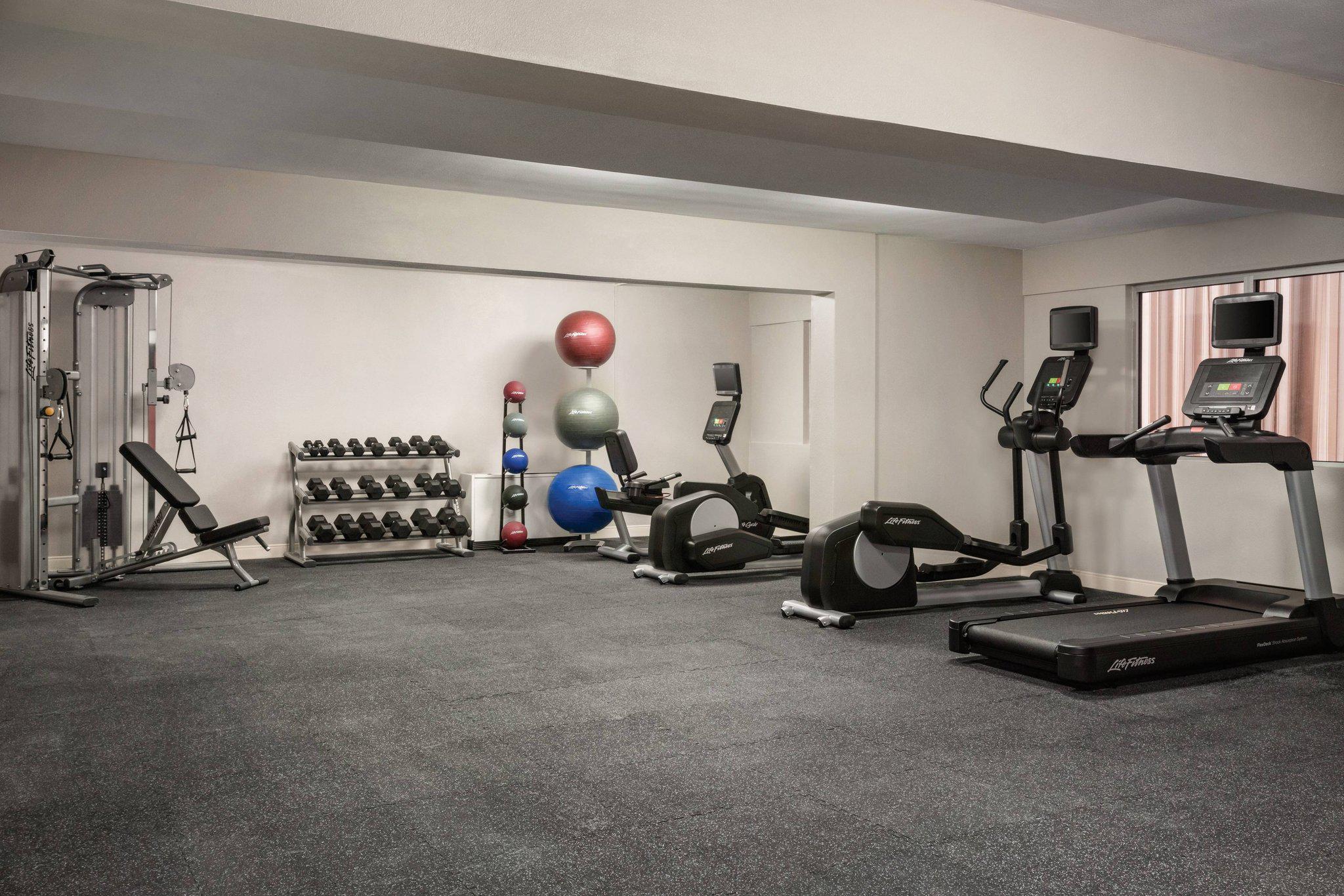 Milwaukee Airport Hotel Photo