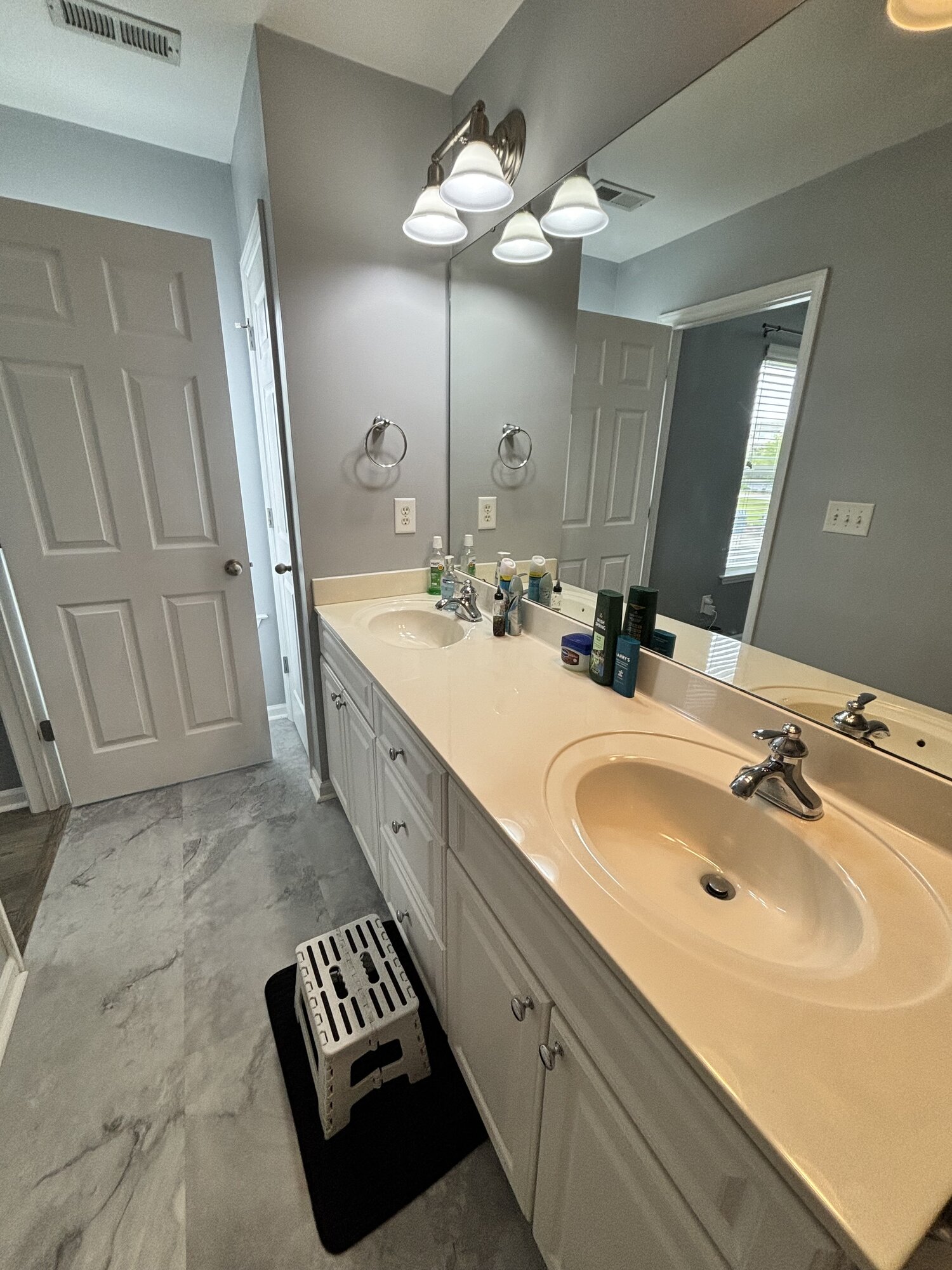 RazorEdge Cleaning Services Image