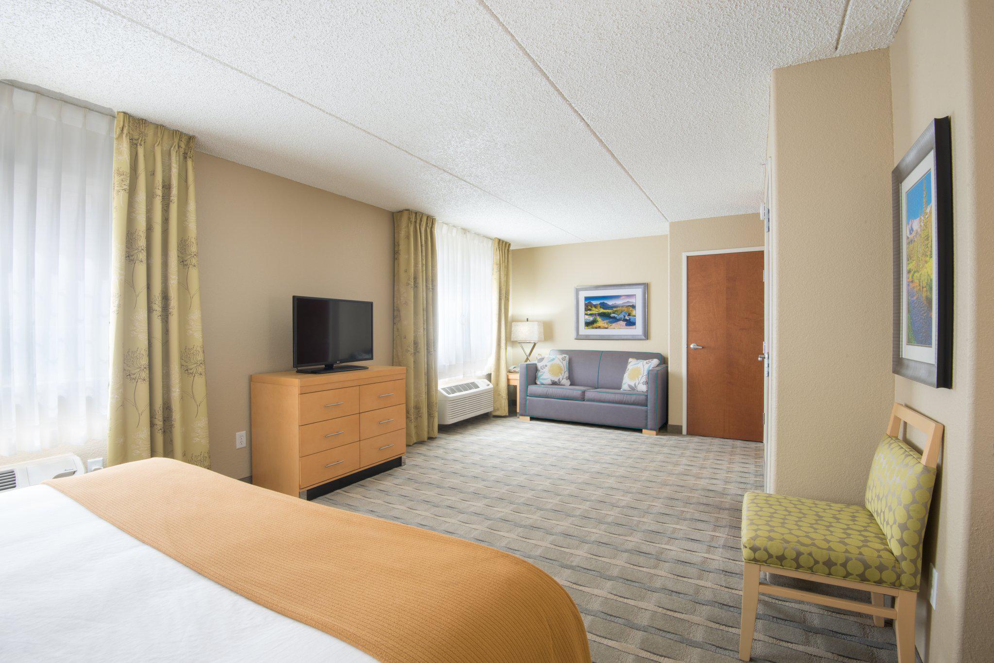 Holiday Inn Express & Suites Wheat Ridge-Denver West Photo