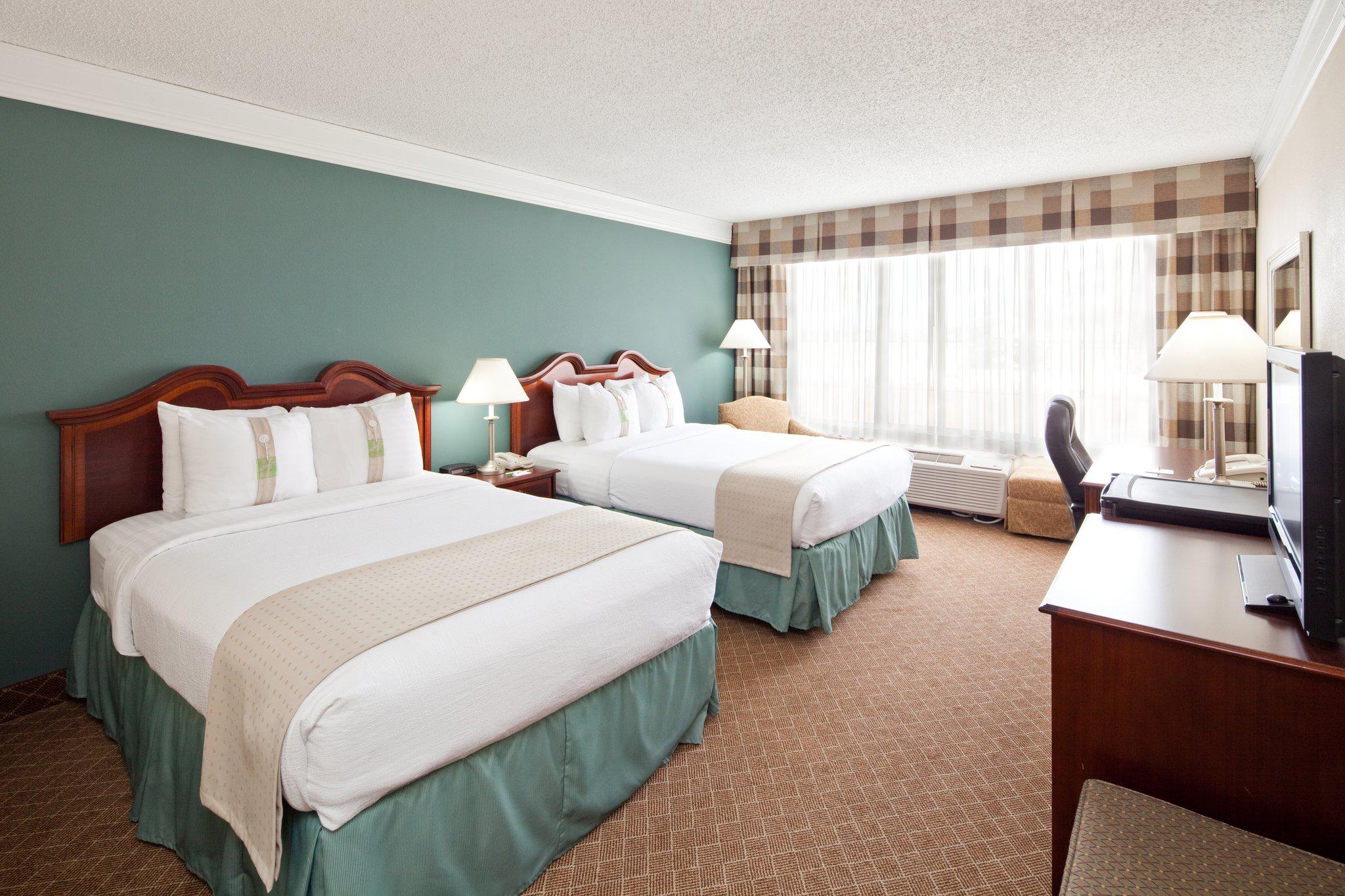 Holiday Inn Cleveland-Mayfield Photo