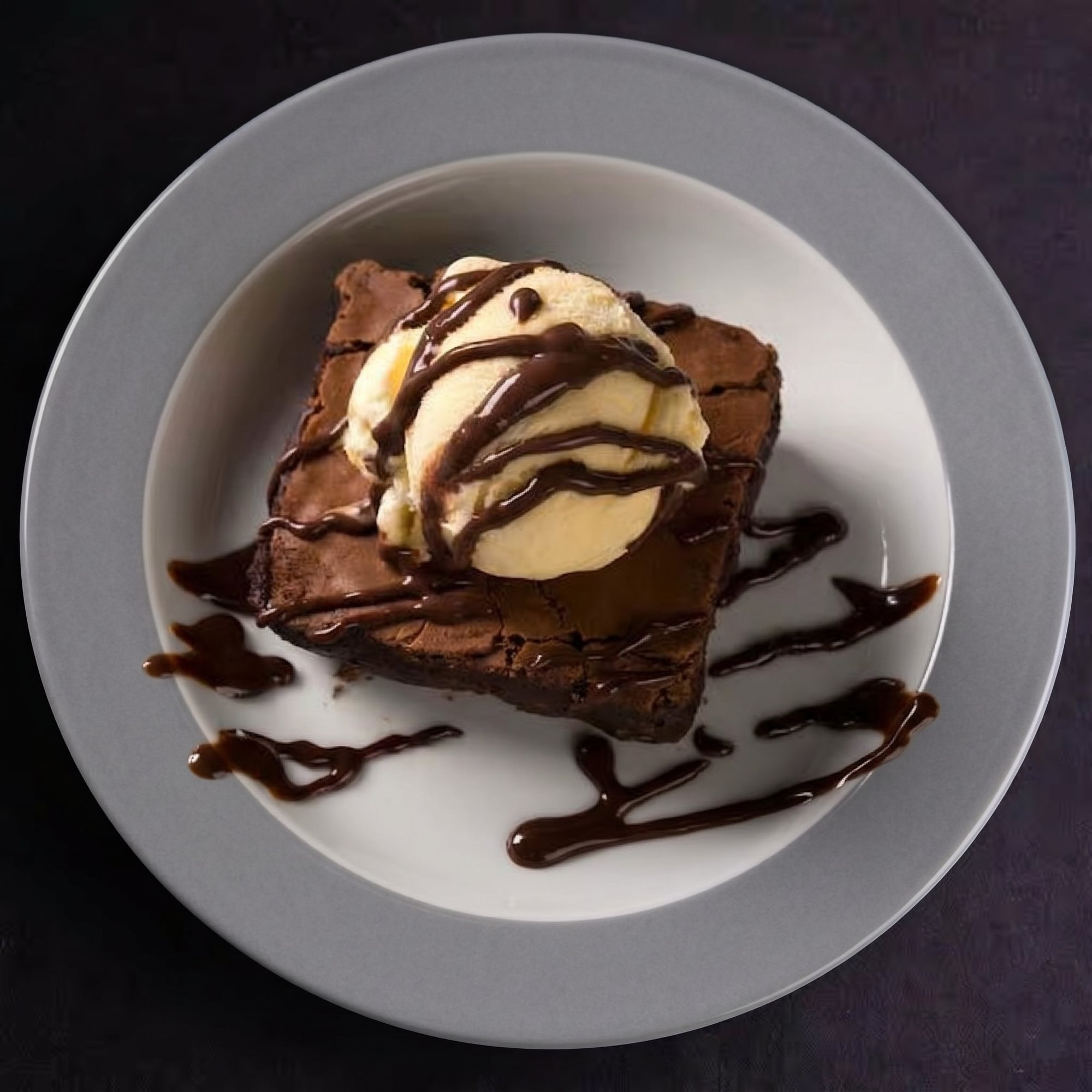 Brownie Com Creme De Vinho Tinto E Sorvete