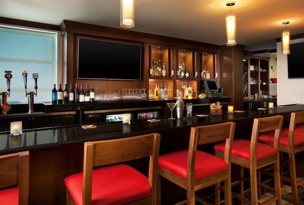 Images Four Points by Sheraton Hotel & Suites San Francisco Airport