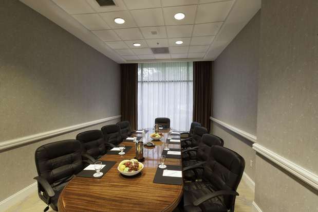Images Embassy Suites by Hilton Detroit Troy Auburn Hills