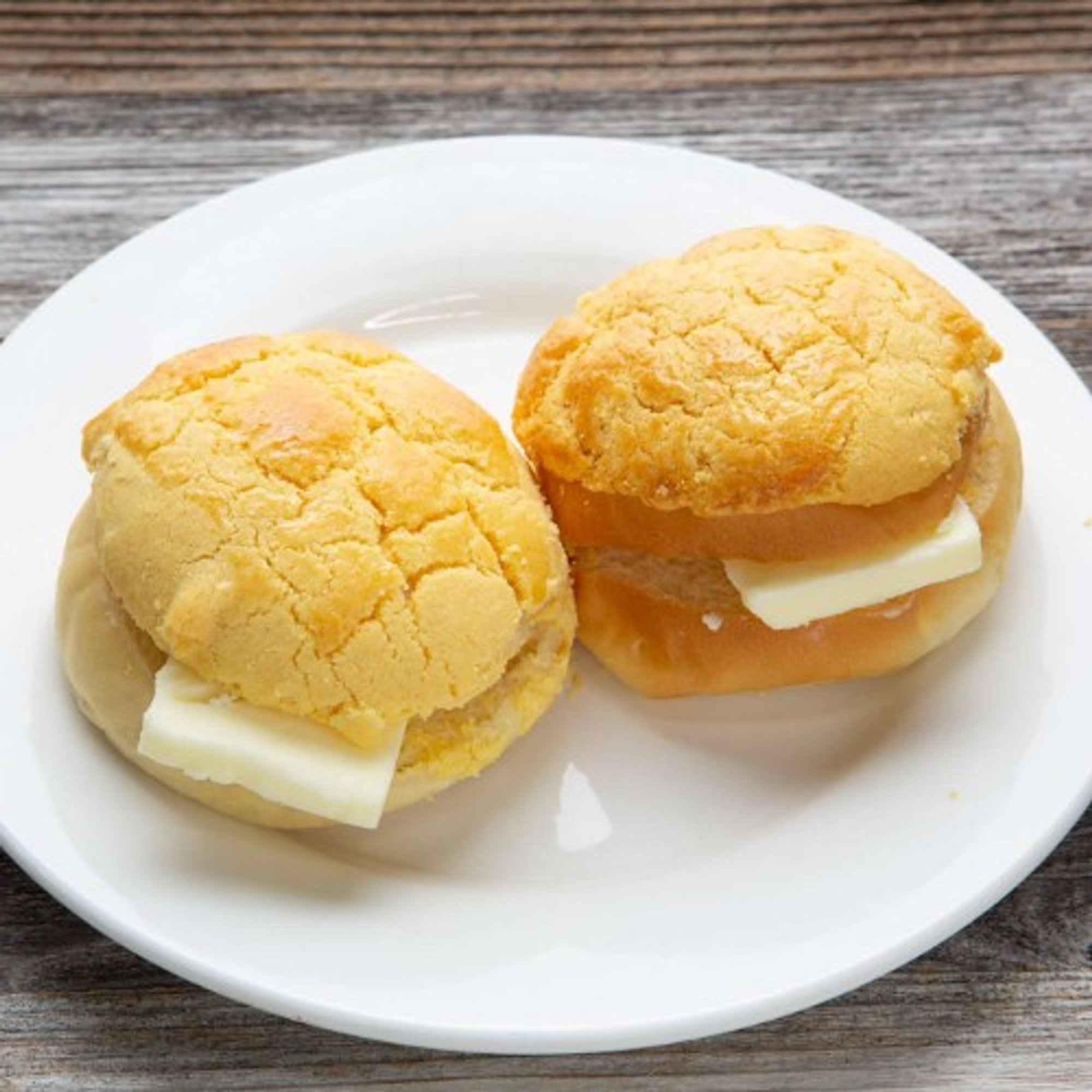 A01 Hong Kong Style Pineapple Bun with Butter (2) 港 式 菠 蘿 油