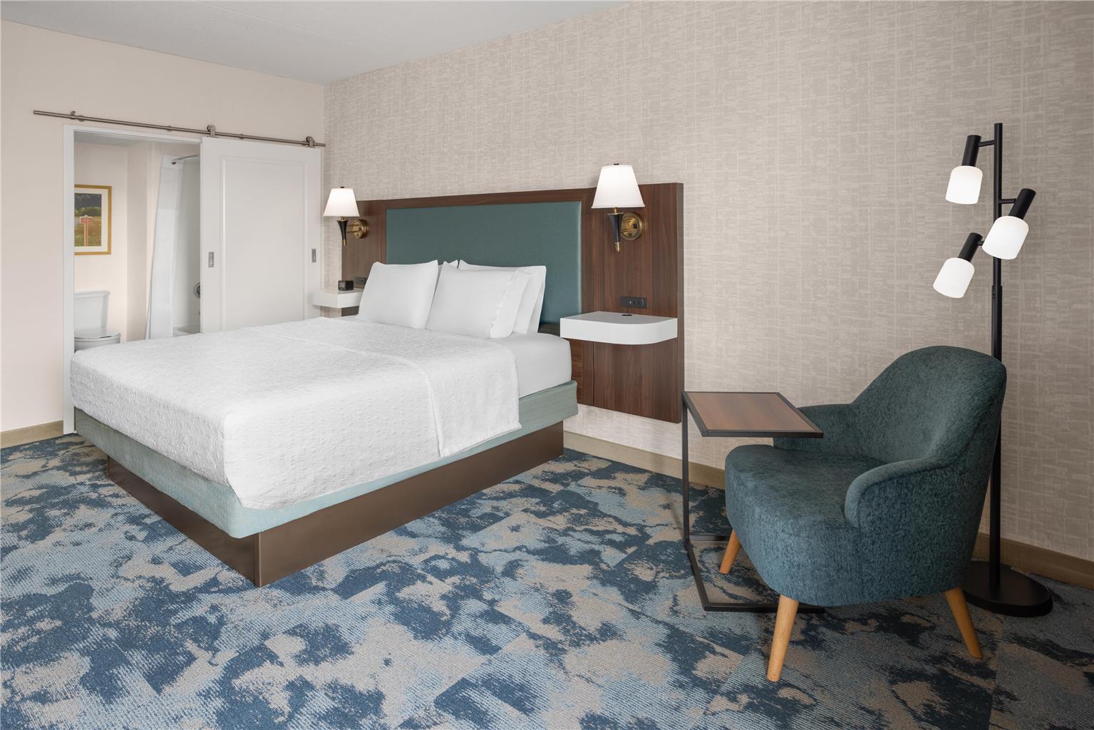 Hampton Inn Frostburg Image