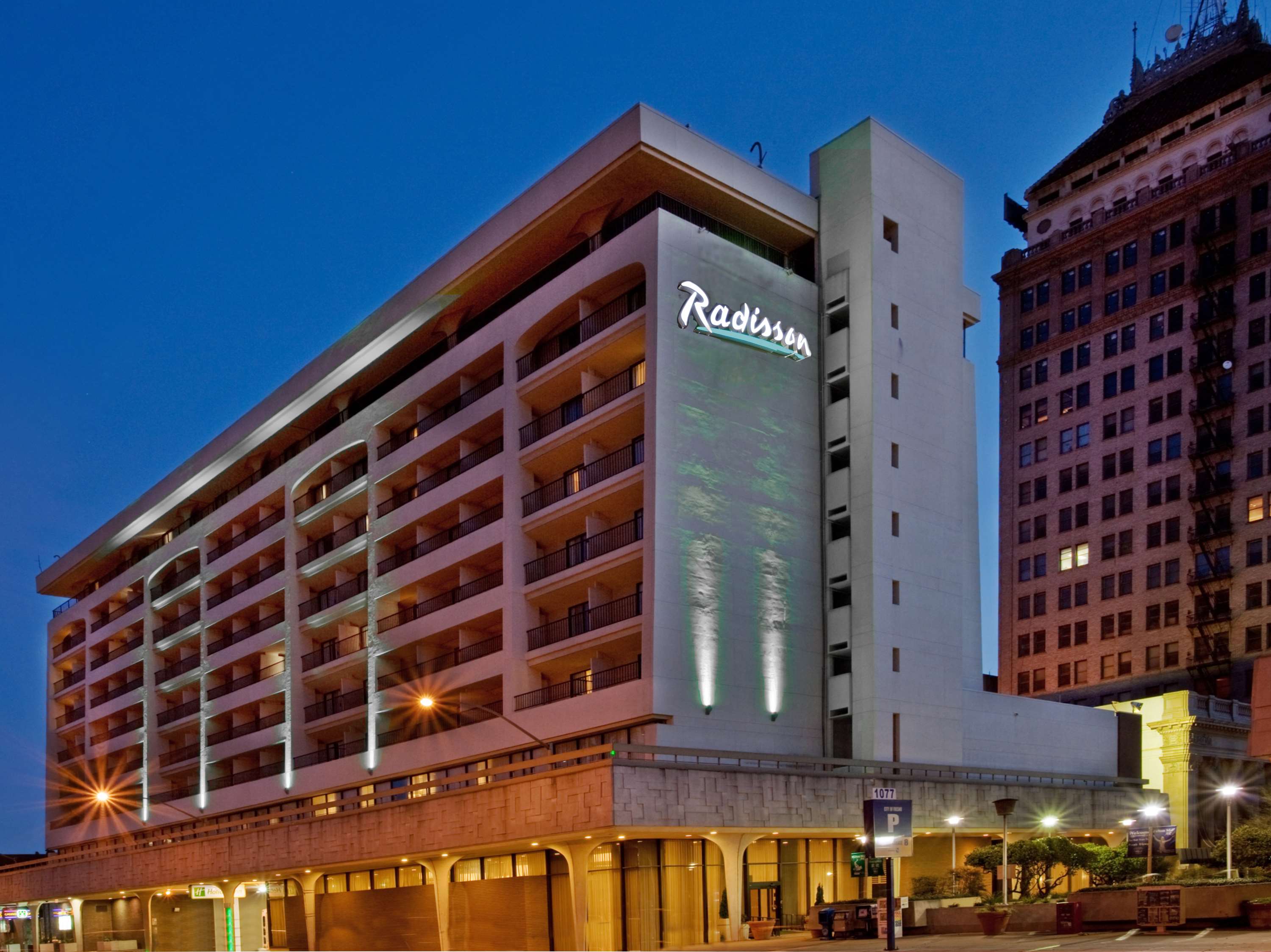 Radisson Hotel Fresno Conference Center Photo