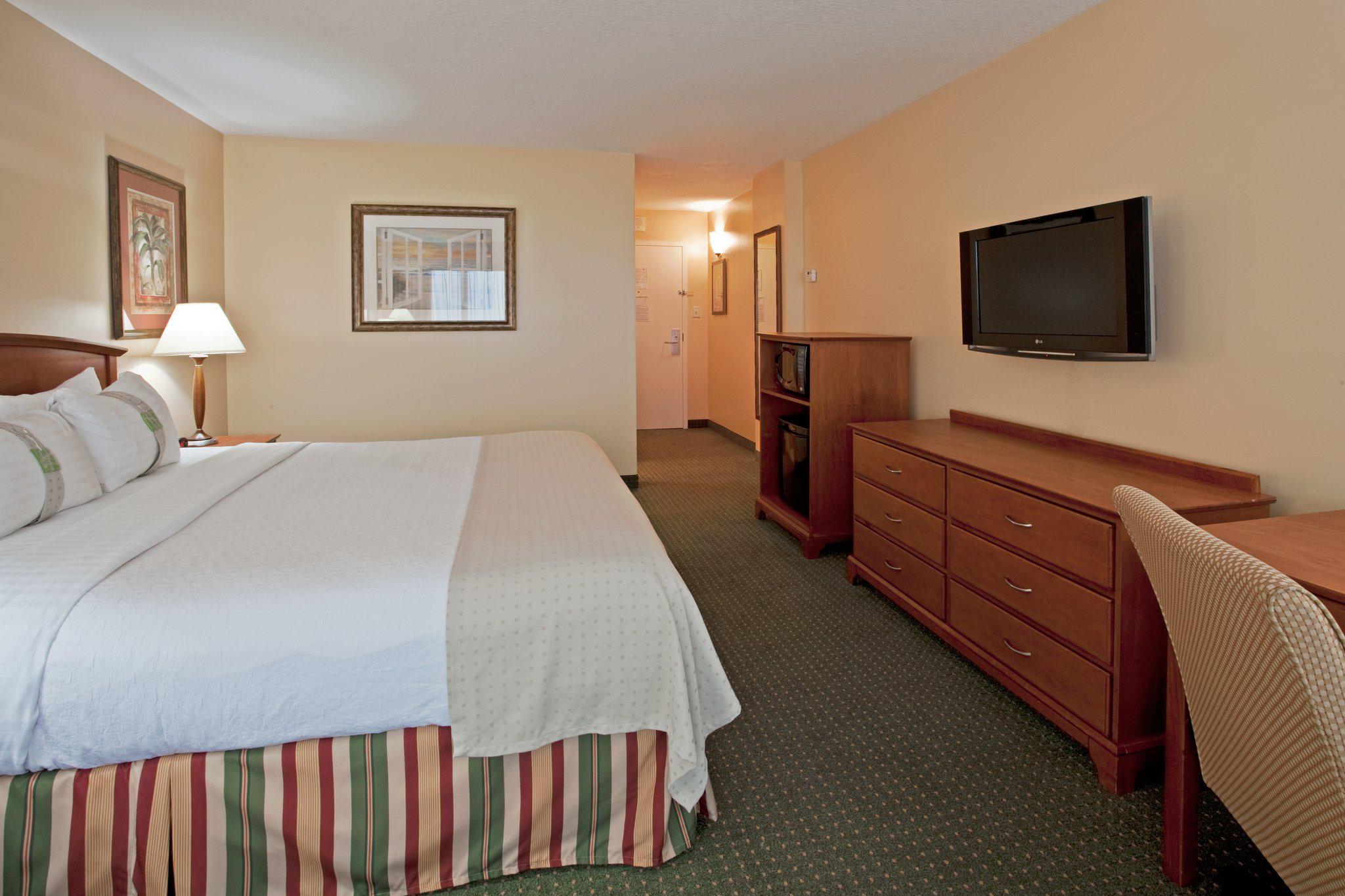 Holiday Inn & Suites Clearwater Beach Photo