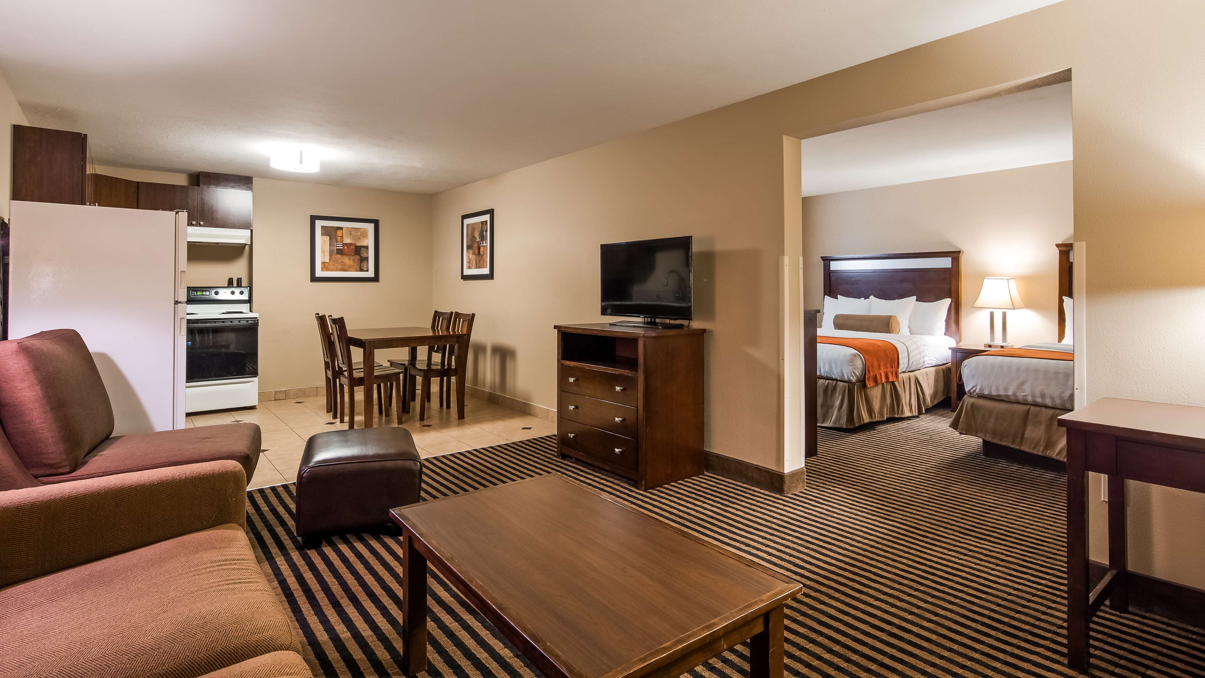 Best Western Plus Prairie Inn Photo