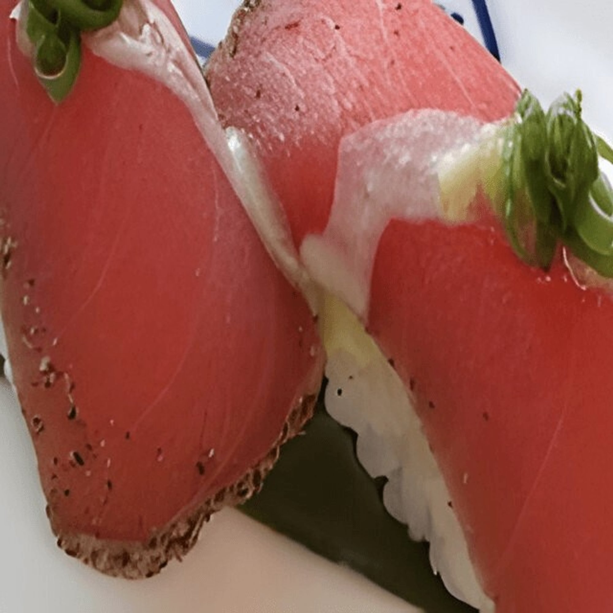 Seared Tuna Sushi (2pcs)