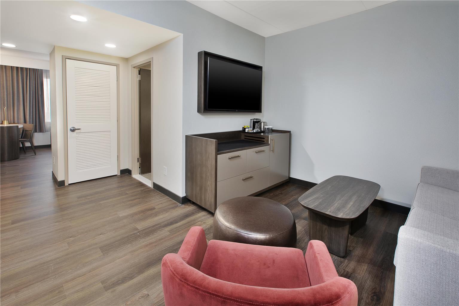 DoubleTree by Hilton Detroit Novi Image