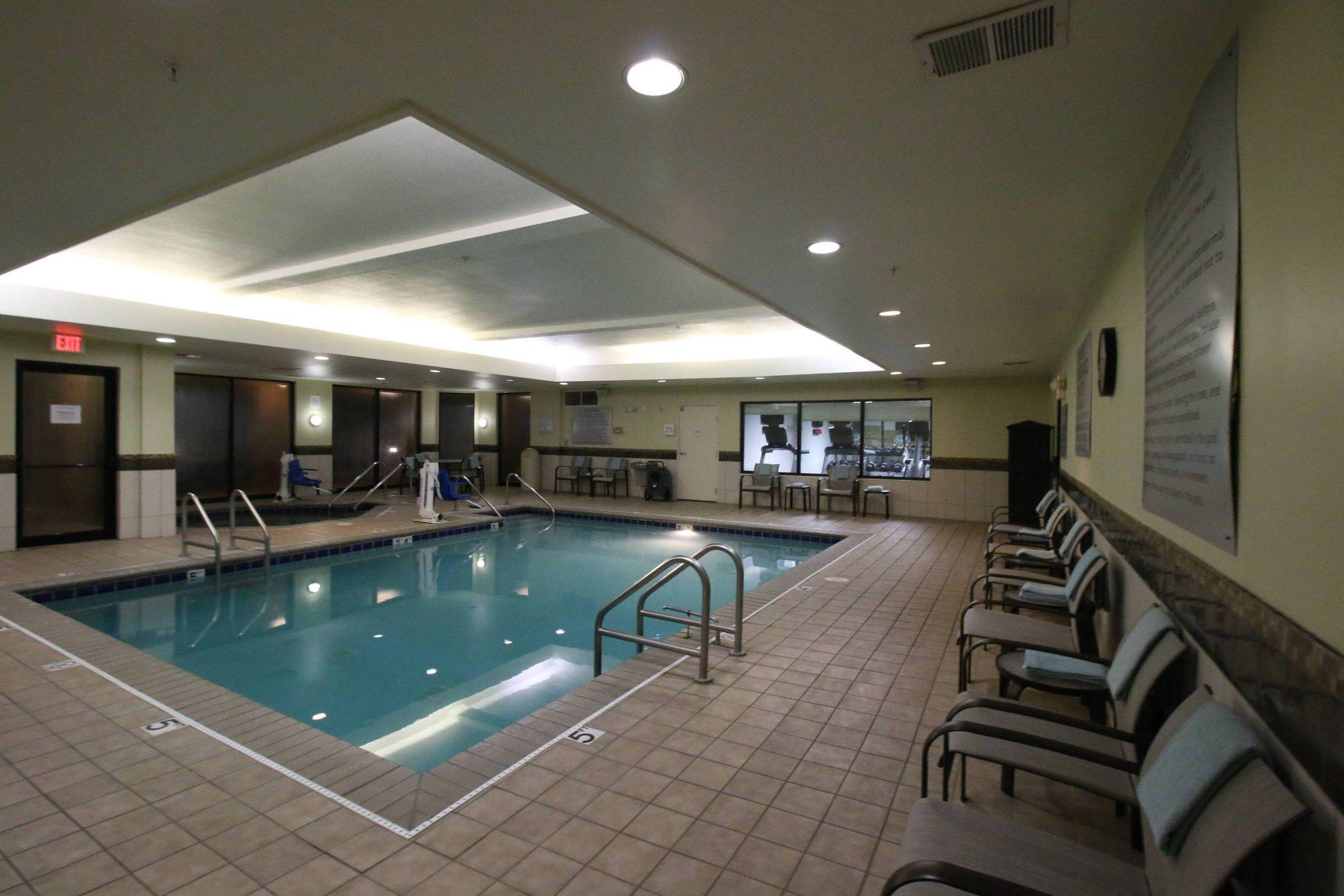 Courtyard by Marriott Indianapolis South Photo