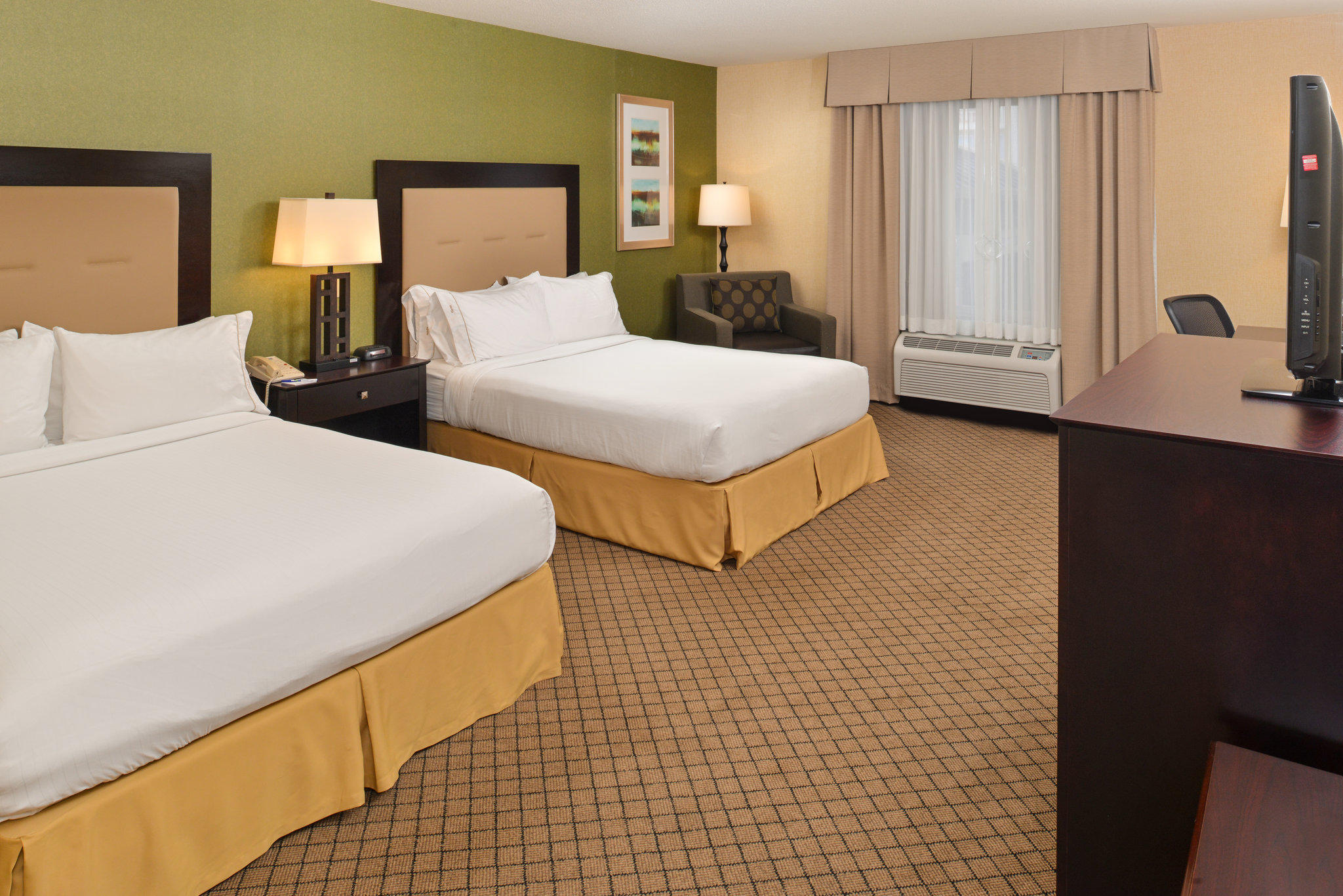 Holiday Inn Express Woodland Photo