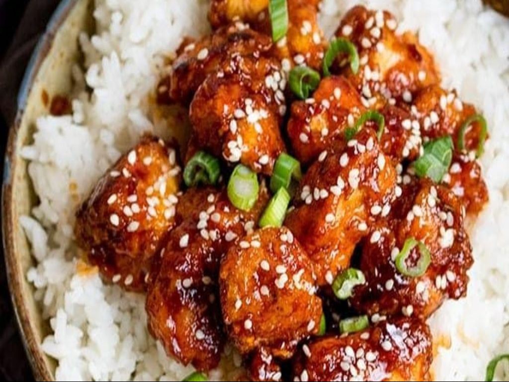 C6. SESAME CHICKEN