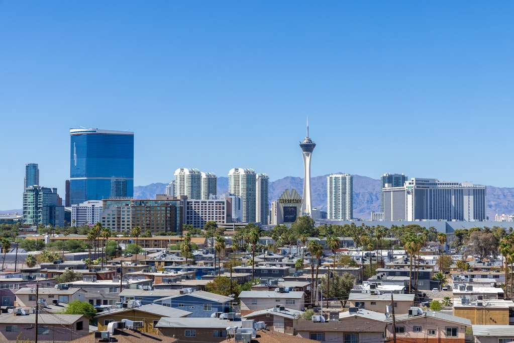 DoubleTree by Hilton Las Vegas East Flamingo Image
