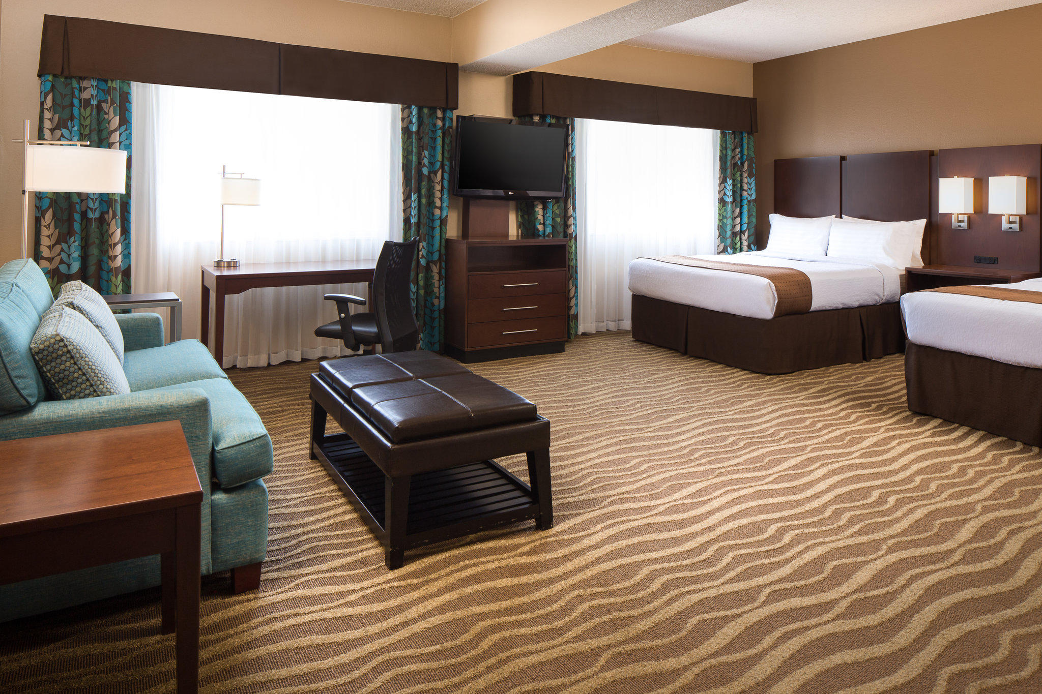 Holiday Inn & Suites Overland Park-West Photo