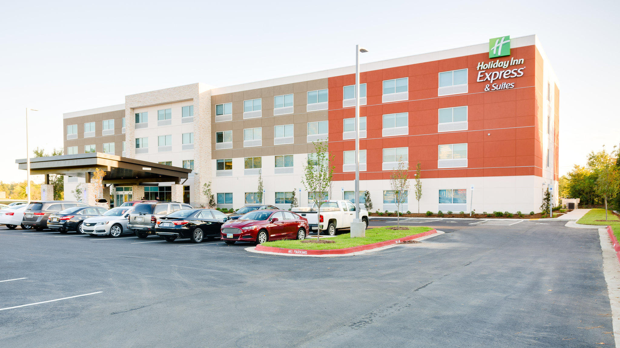 Holiday Inn Express & Suites Russellville Photo