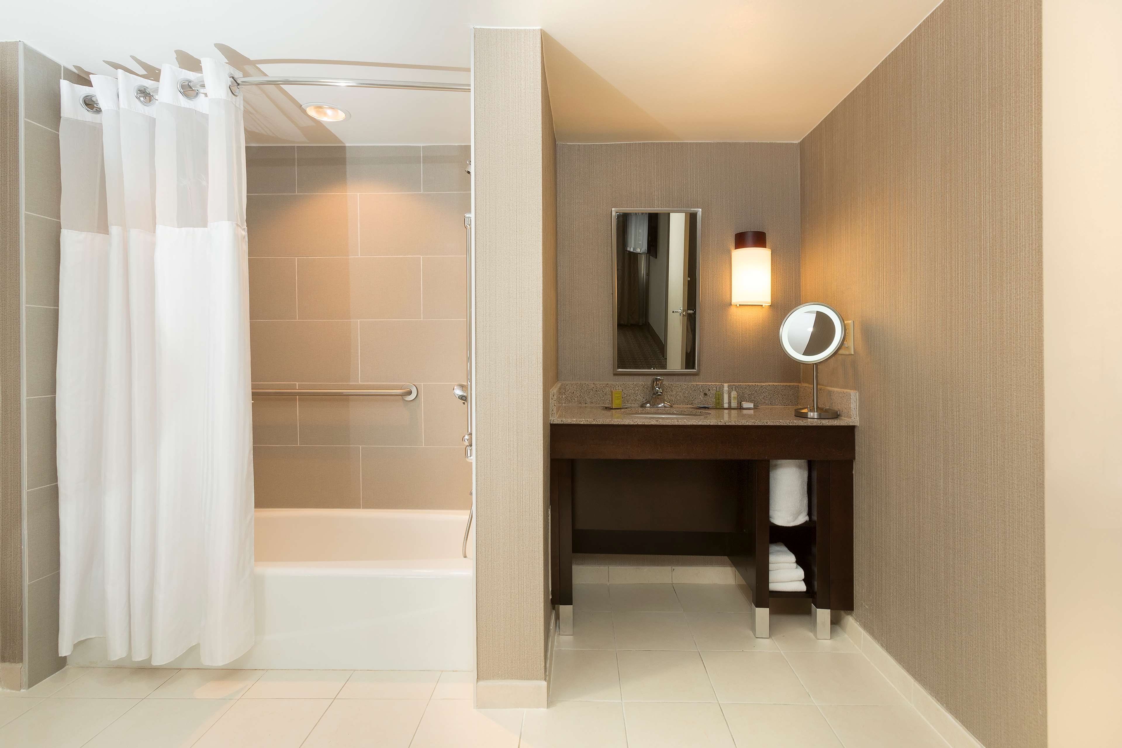 Guest room bath