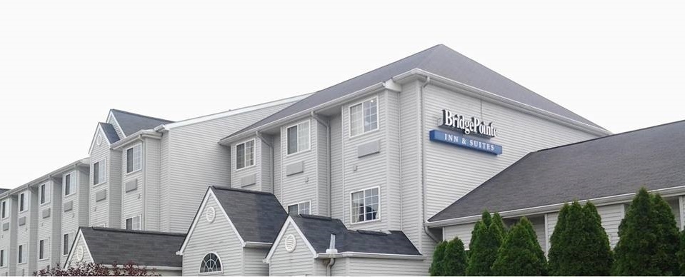 BridgePointe Inn & Suites Image