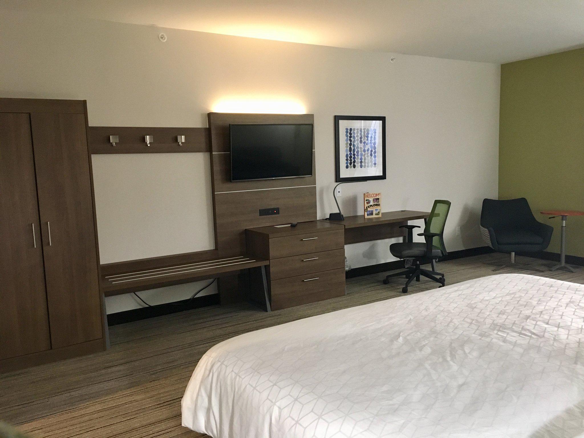 Holiday Inn Express Grand Island - Niagara Falls Photo