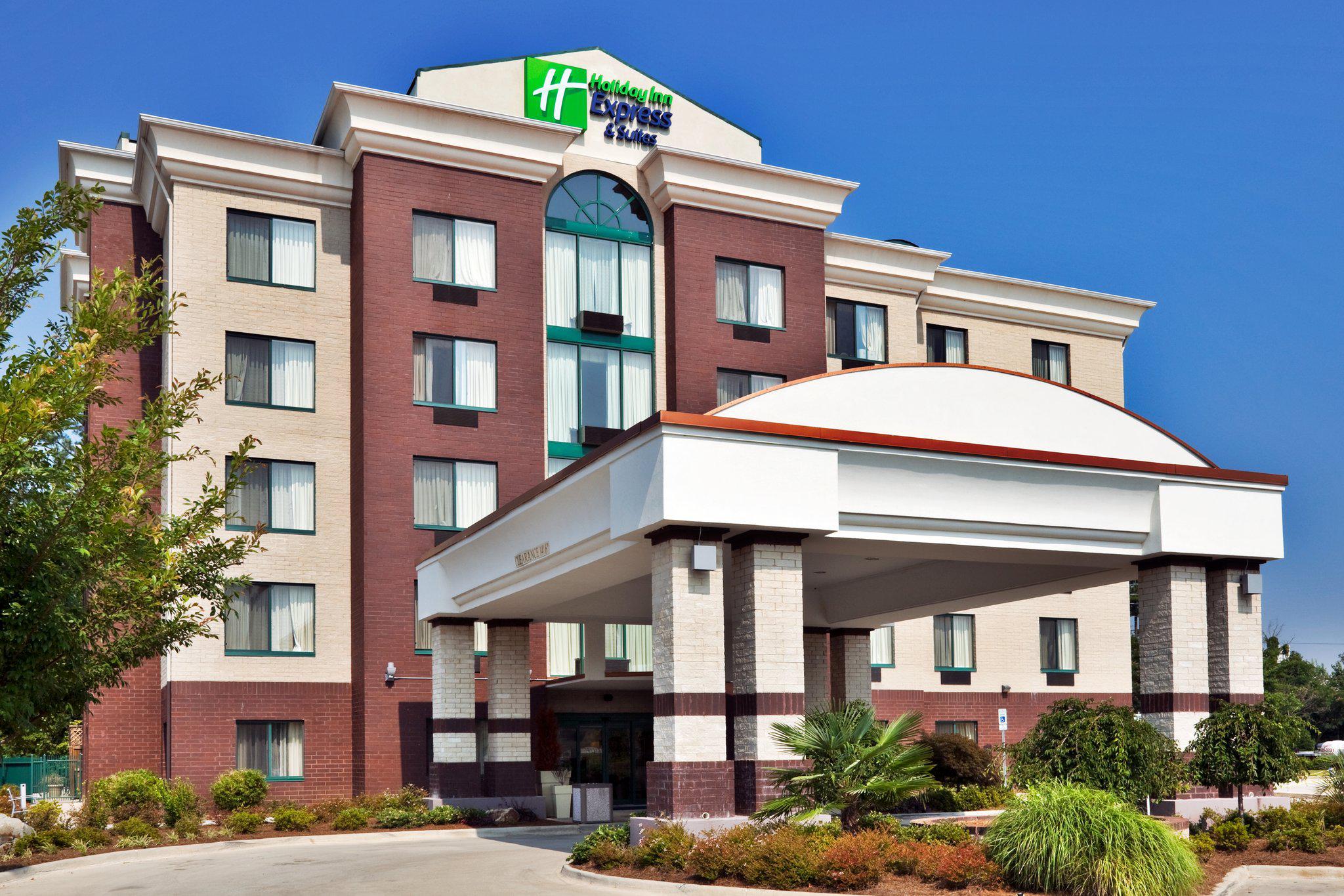 Holiday Inn Express & Suites Birmingham - Inverness 280 Photo