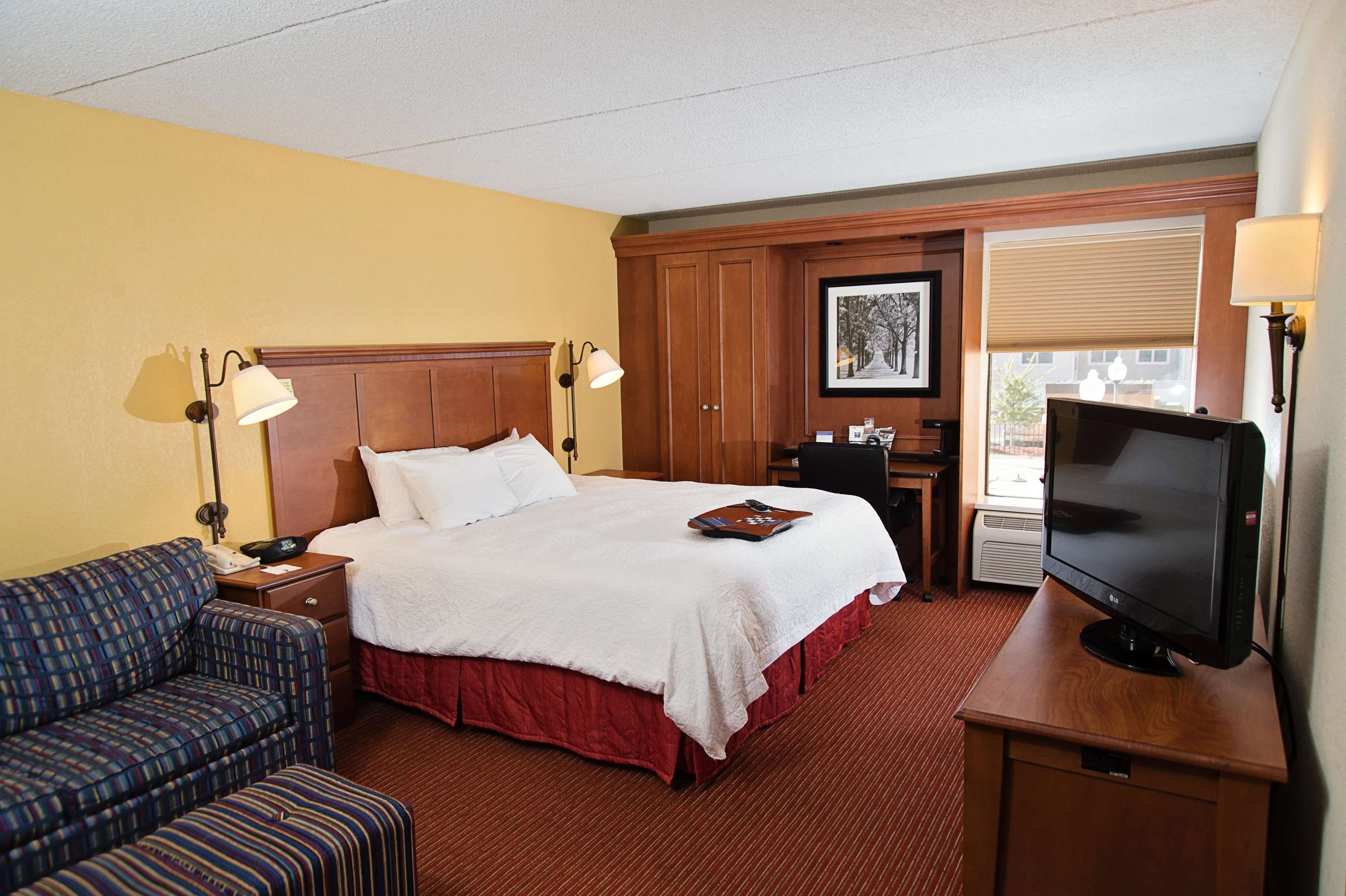 Hampton Inn Louisville-Airport Photo