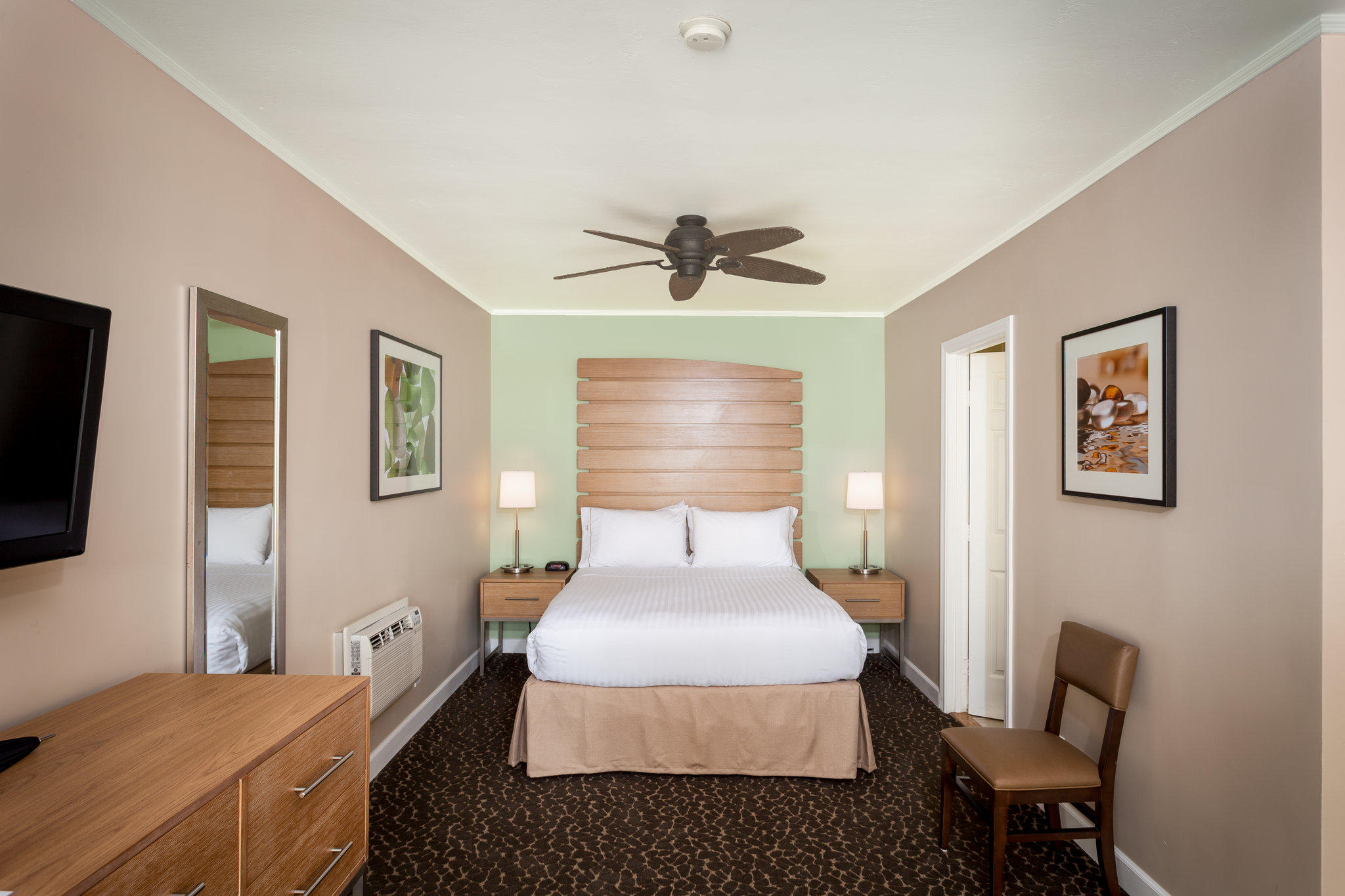 Holiday Inn Express & Suites la Jolla - Beach Area Photo