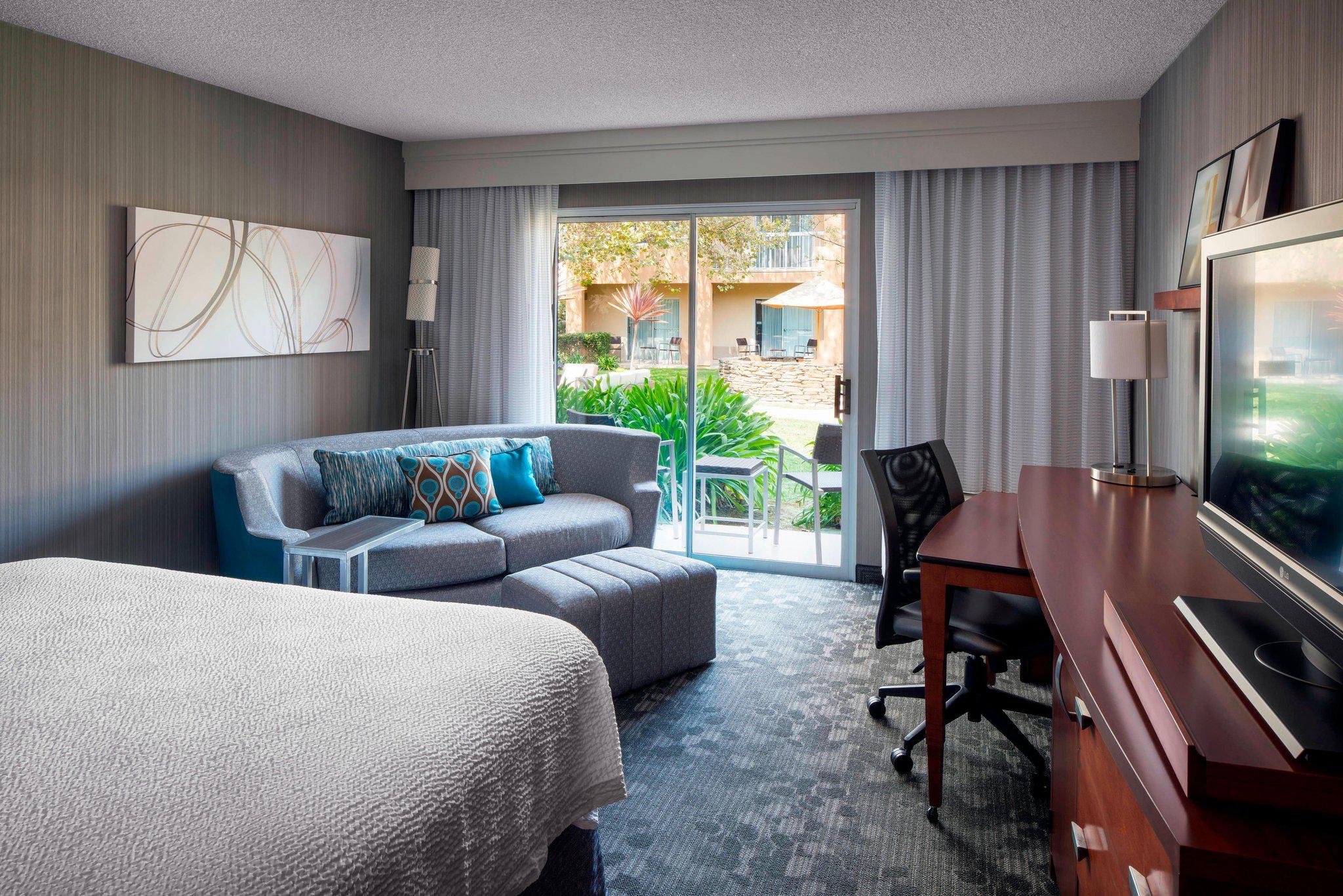 Courtyard by Marriott San Mateo Foster City Photo