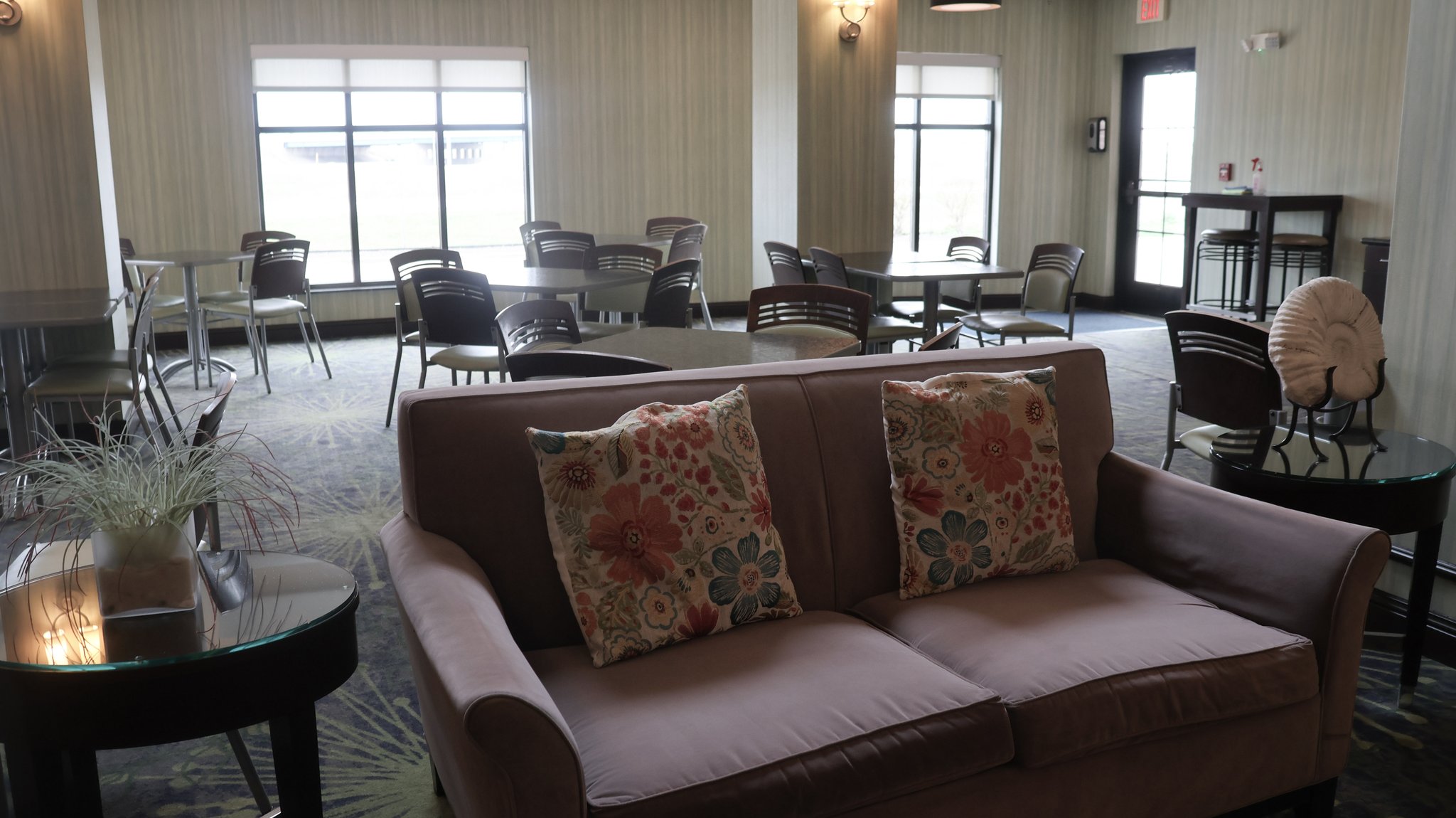 Holiday Inn Express & Suites Morton Peoria Area by IHG Image