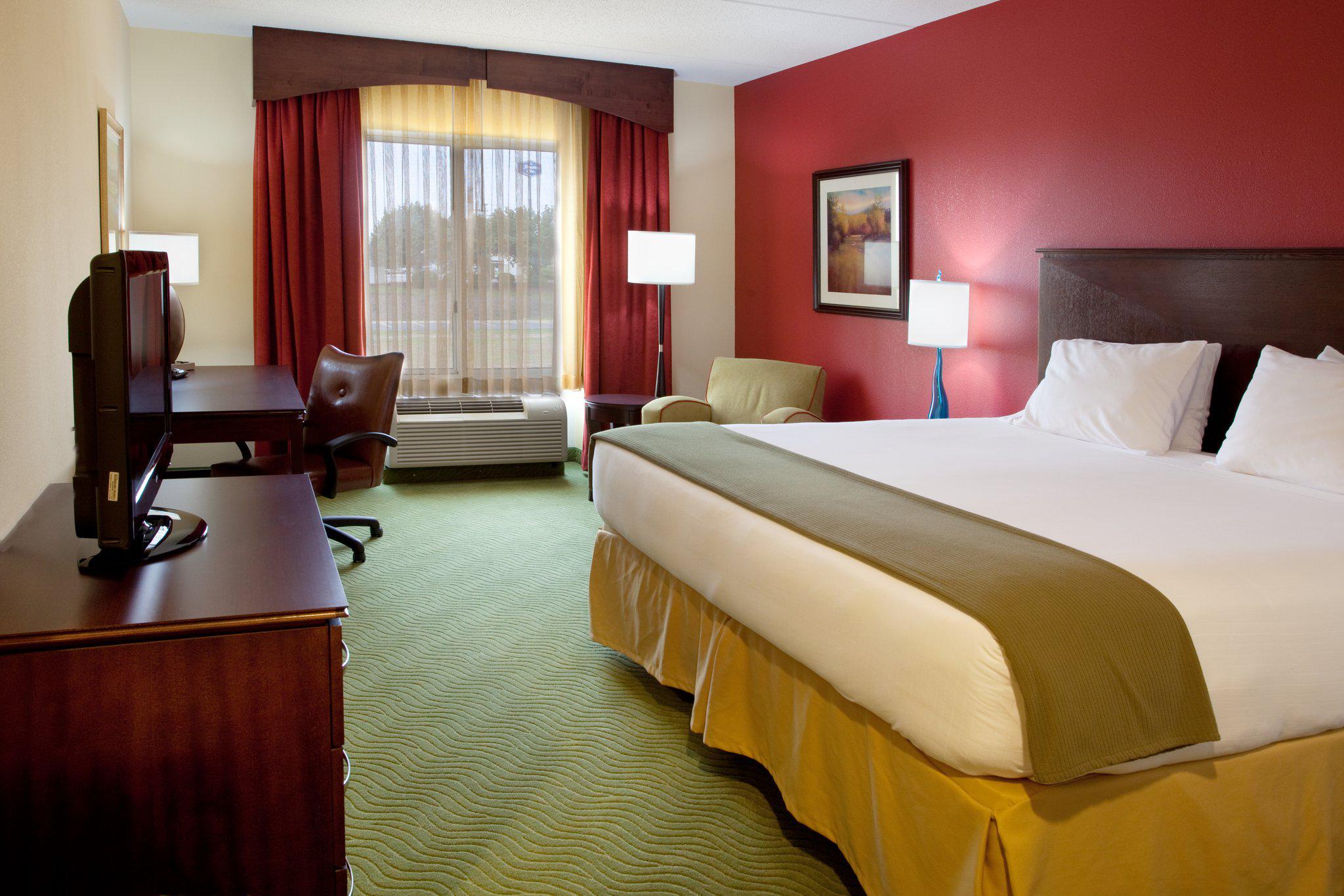 Holiday Inn Express & Suites Spartanburg-North Photo